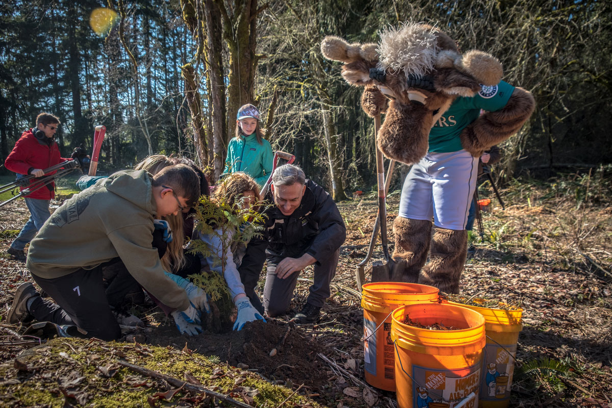 Executive Constantine and local students are joined by Mariner Moose at a ceremonial tree planting at King County’s Big Finn Hill Park near Kirkland. 