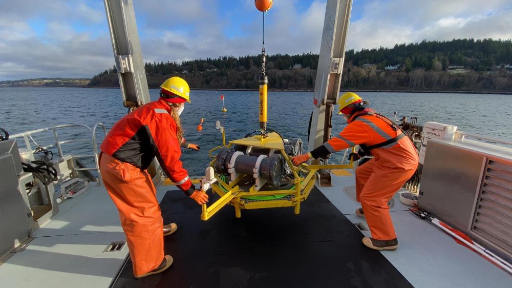 Marine mammal scientists aboard the SoundGuardian, King County’s research vessel, deployed a buoy into Puget Sound that will measure the underwater noise from commercial and recreational vessels that pose multiple risks to southern resident orcas.